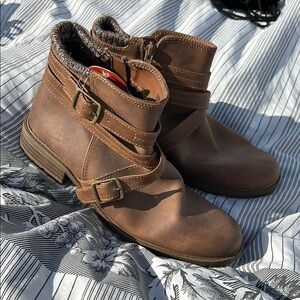 Brown Ankle Boots with Decorative Straps and Rounded Toe